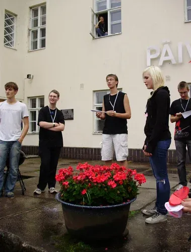 School of Mathematics students in front of Kivitalo, the School’s building.